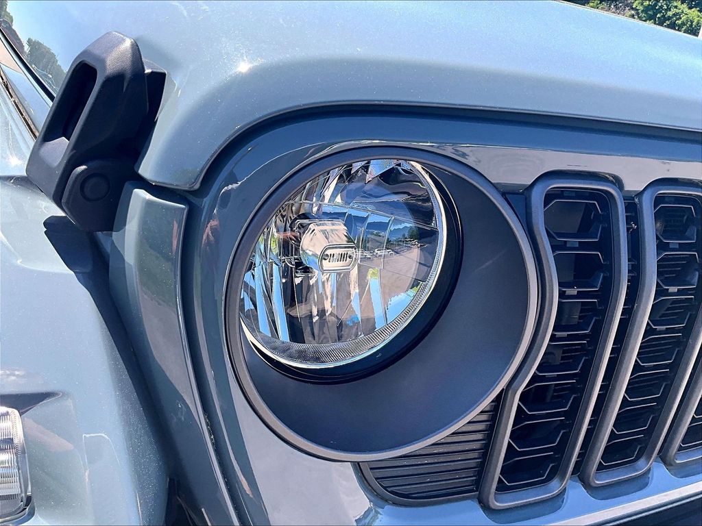 2024 Jeep Wrangler — photo 30