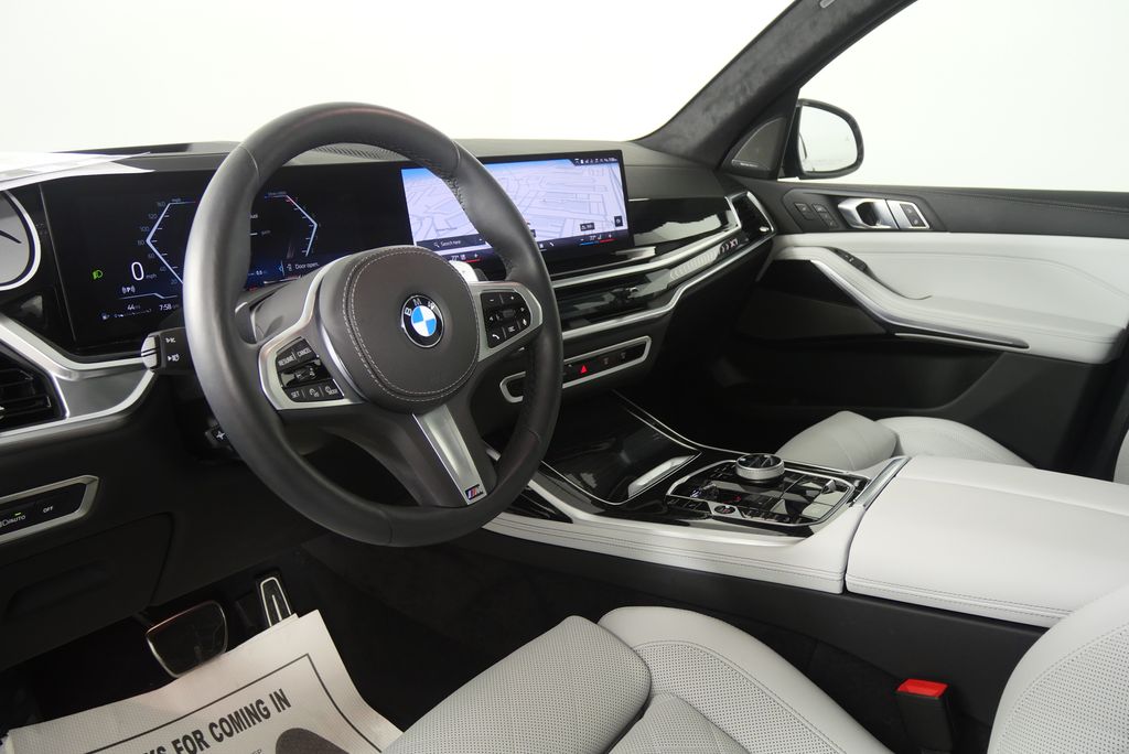 Thumbnail: 2026 BMW X7 - 12