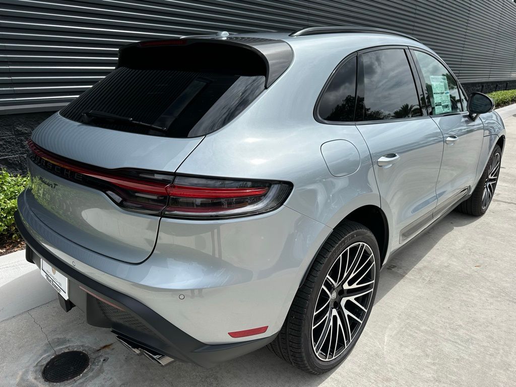 Thumbnail: 2025 Porsche Macan - 9