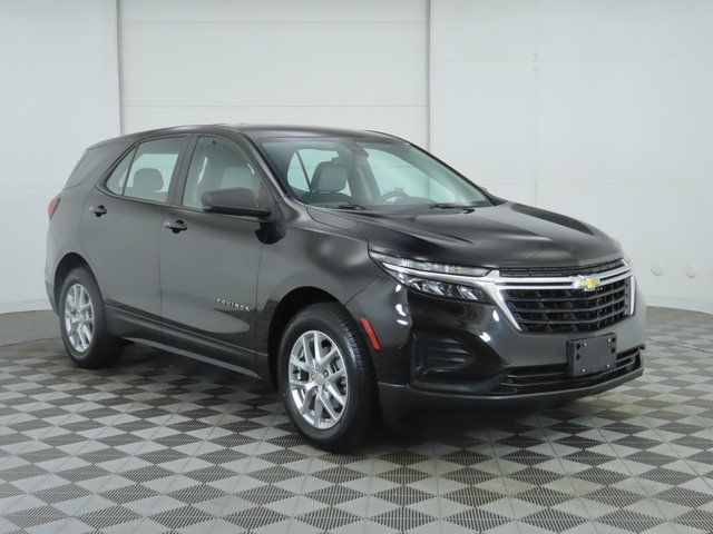 Thumbnail: 2022 Chevrolet Equinox - 3