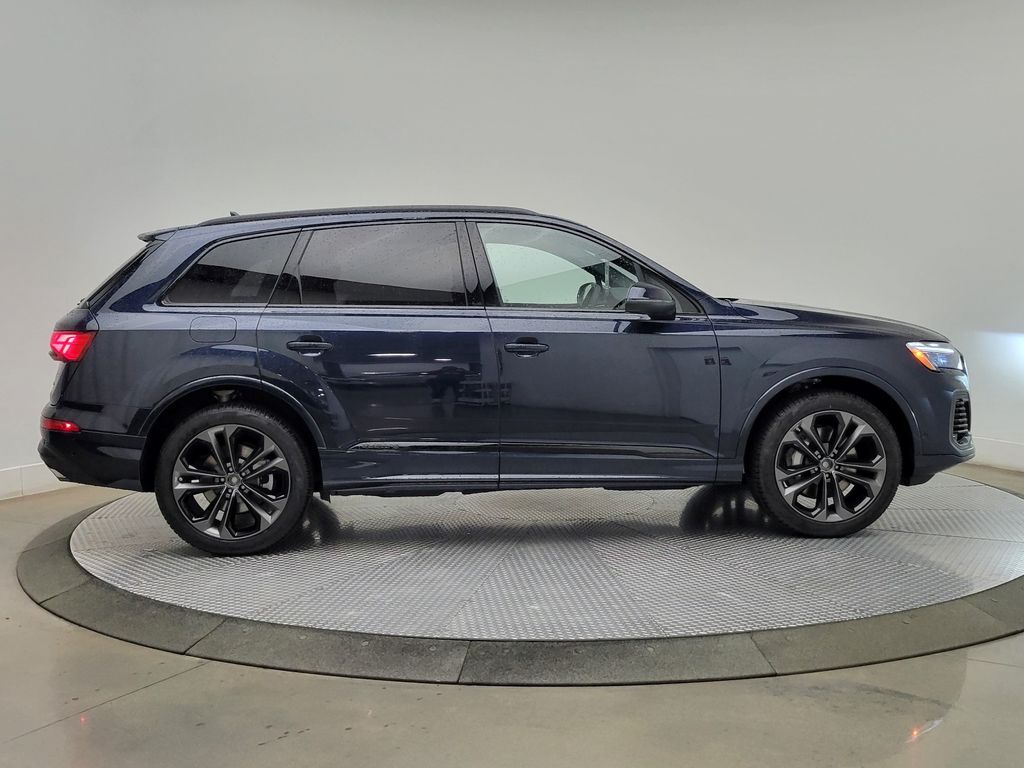 Thumbnail: 2026 Audi Q7 - 6