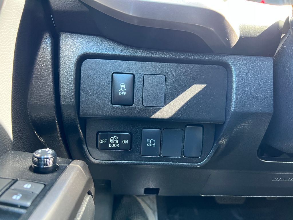 Thumbnail: 2023 Toyota Tacoma - 17