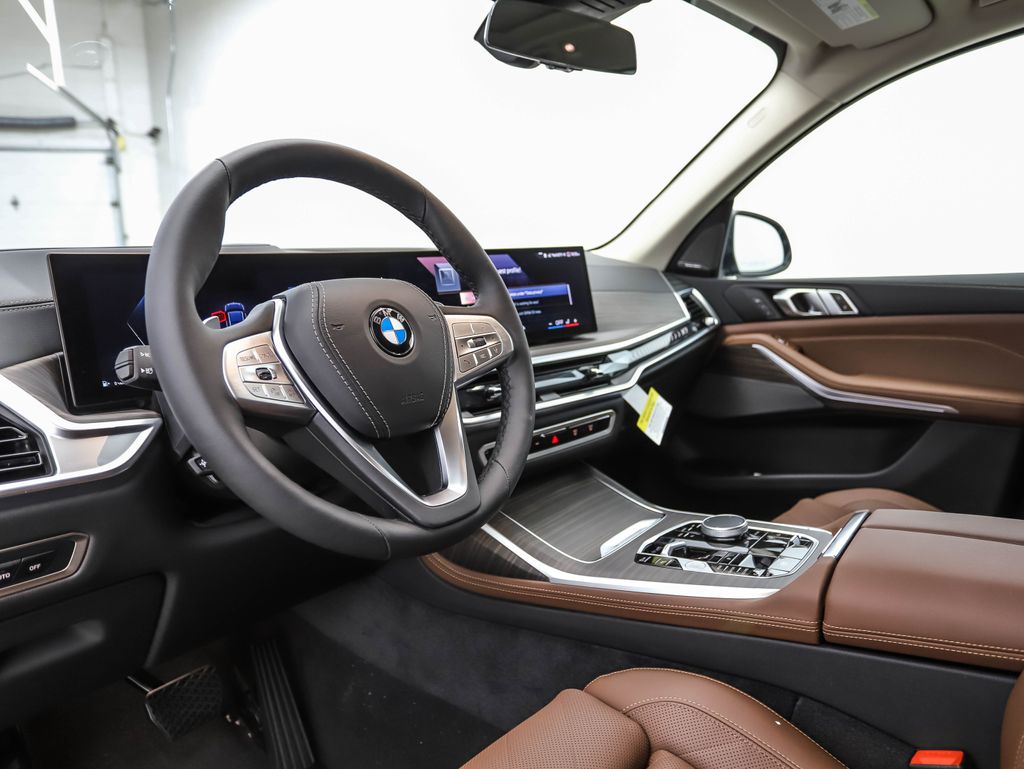 2025 BMW X7 xDrive40i 9