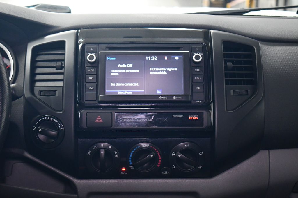 Thumbnail: 2015 Toyota Tacoma - 15