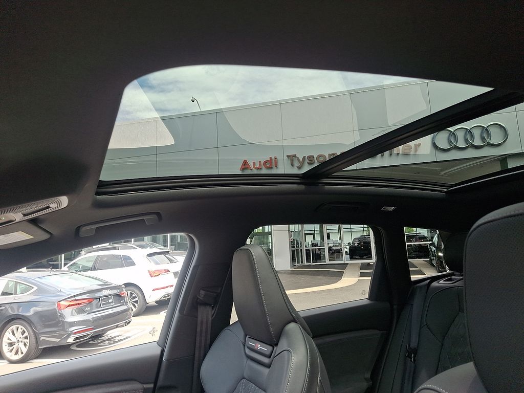 Thumbnail: 2025 Audi SQ6 e-tron - 14