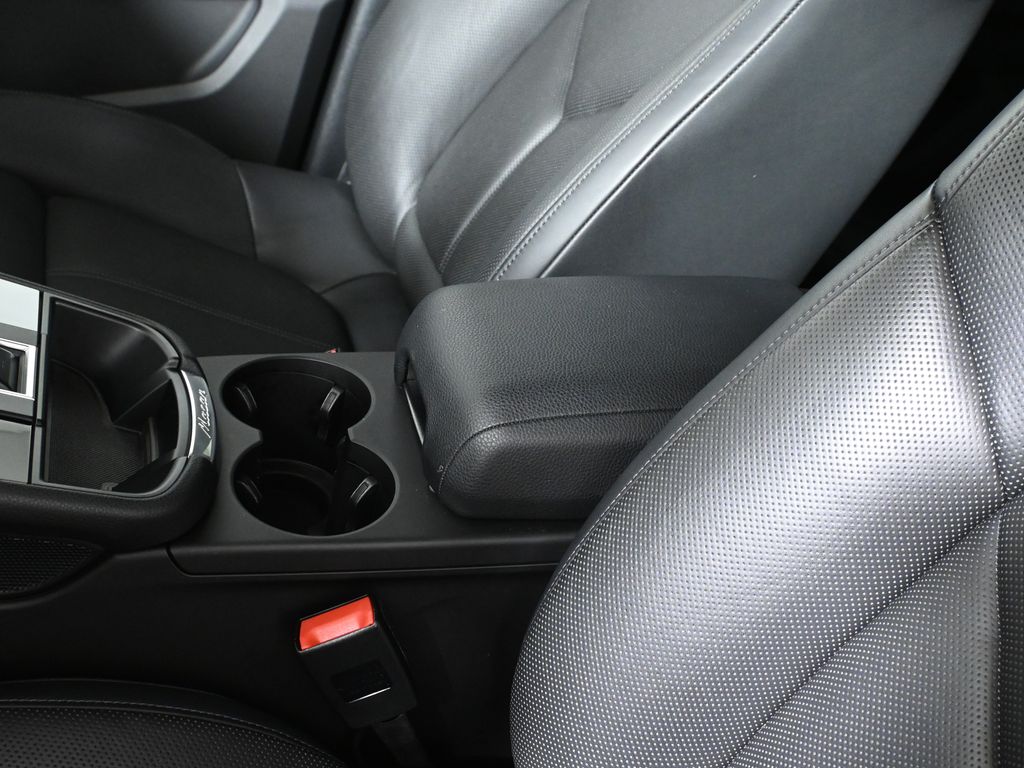 Thumbnail: 2024 Porsche Macan - 28