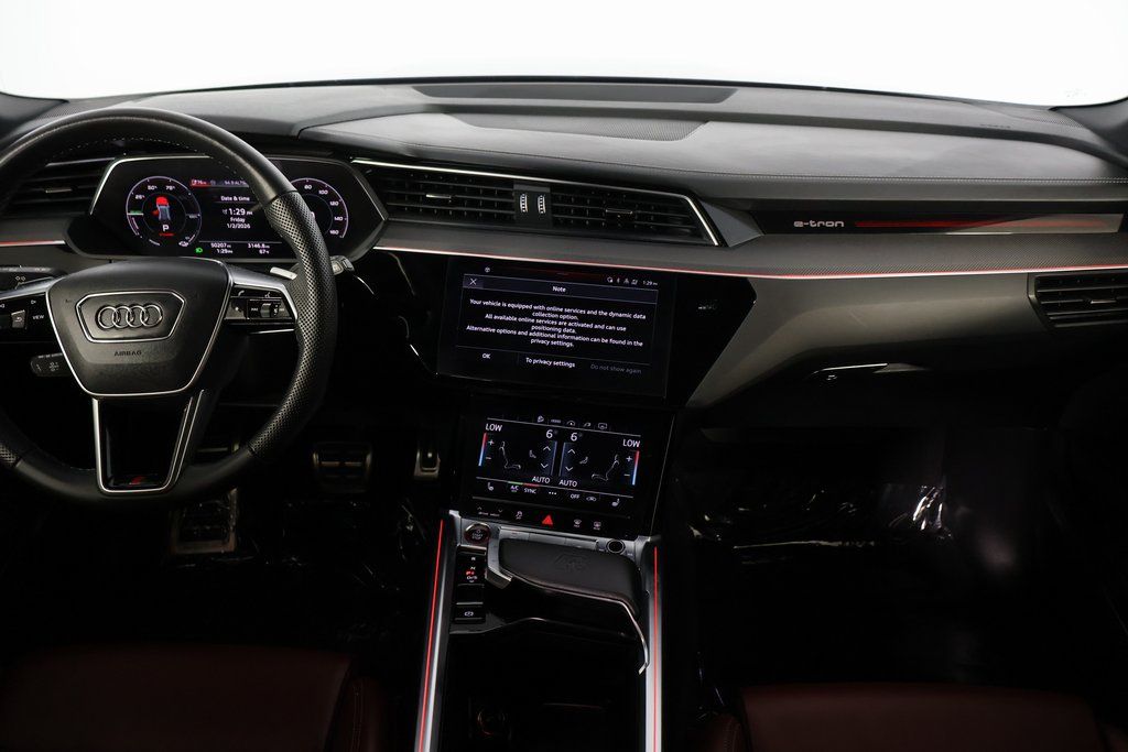 Thumbnail: 2024 Audi SQ8 e-tron - 8