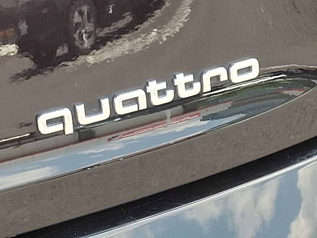 Thumbnail: 2022 Audi e-tron - 30