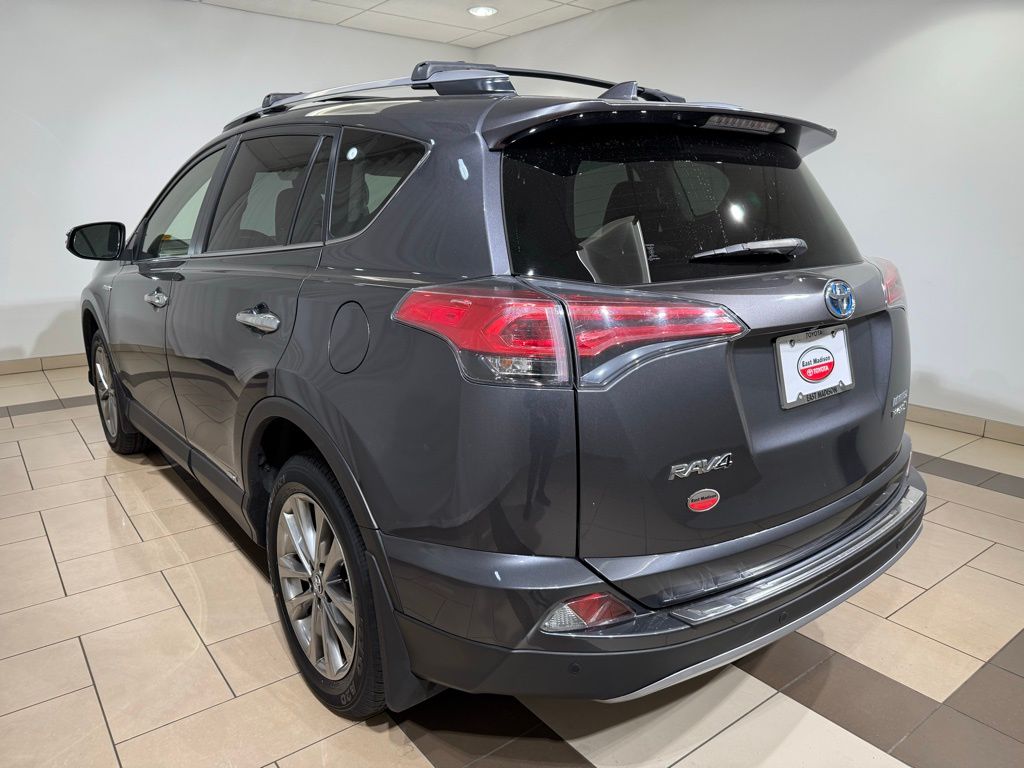 Thumbnail: 2017 Toyota RAV4 - 3