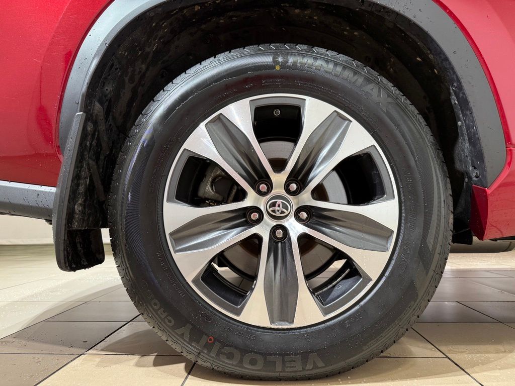 Thumbnail: 2022 Toyota Highlander - 9