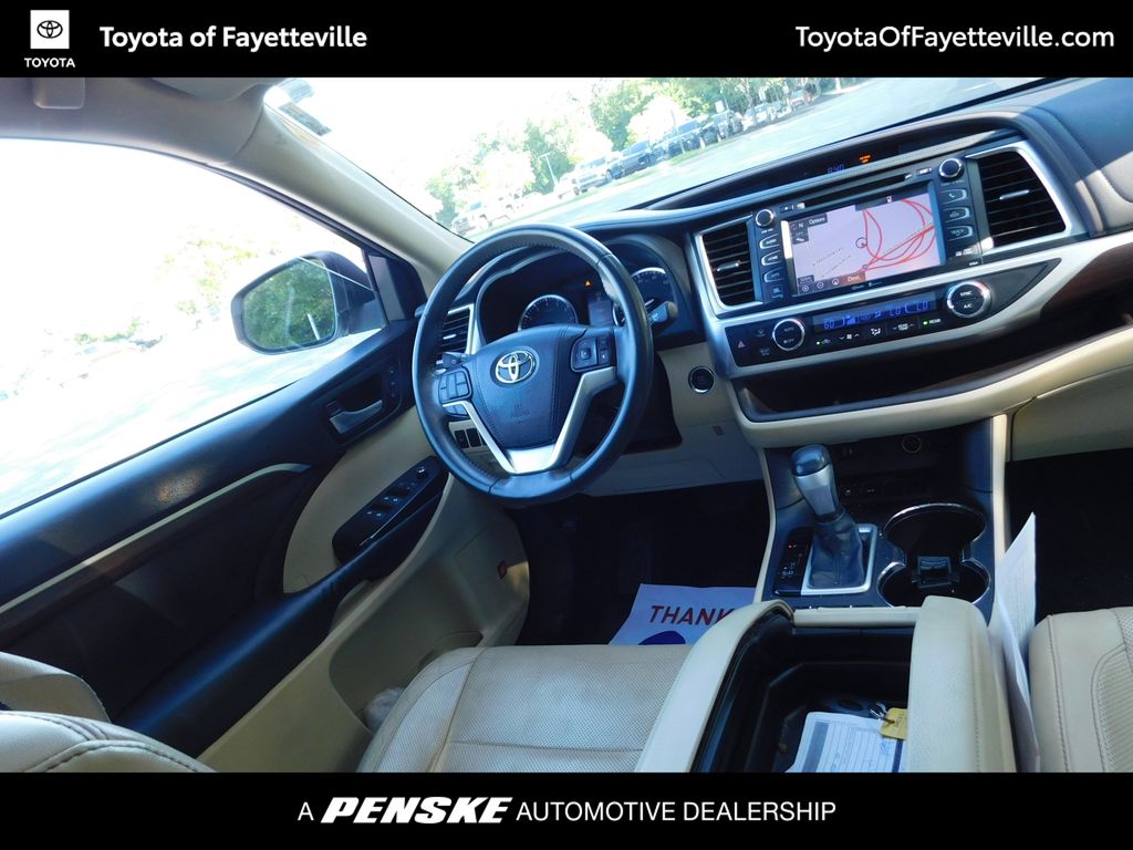 Thumbnail: 2015 Toyota Highlander - 3