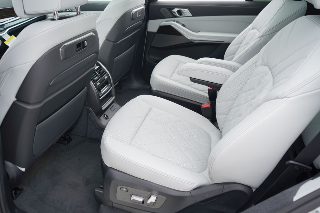 Thumbnail: 2026 BMW X7 - 19