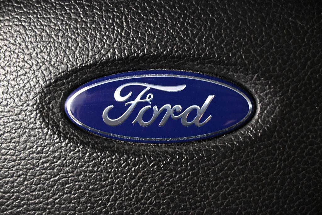 Used 2018 Silver Ford XLT image 38