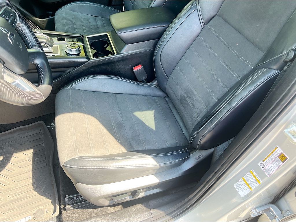 Used 2022 Silver Mitsubishi Black Edition image 18