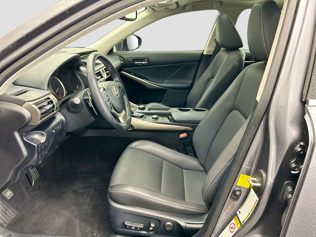 Thumbnail: 2016 Lexus IS - 17