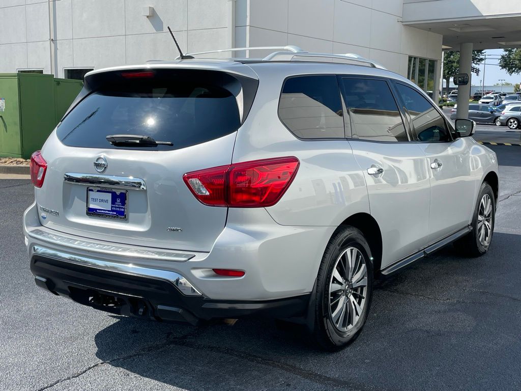 Thumbnail: 2017 Nissan Pathfinder - 6