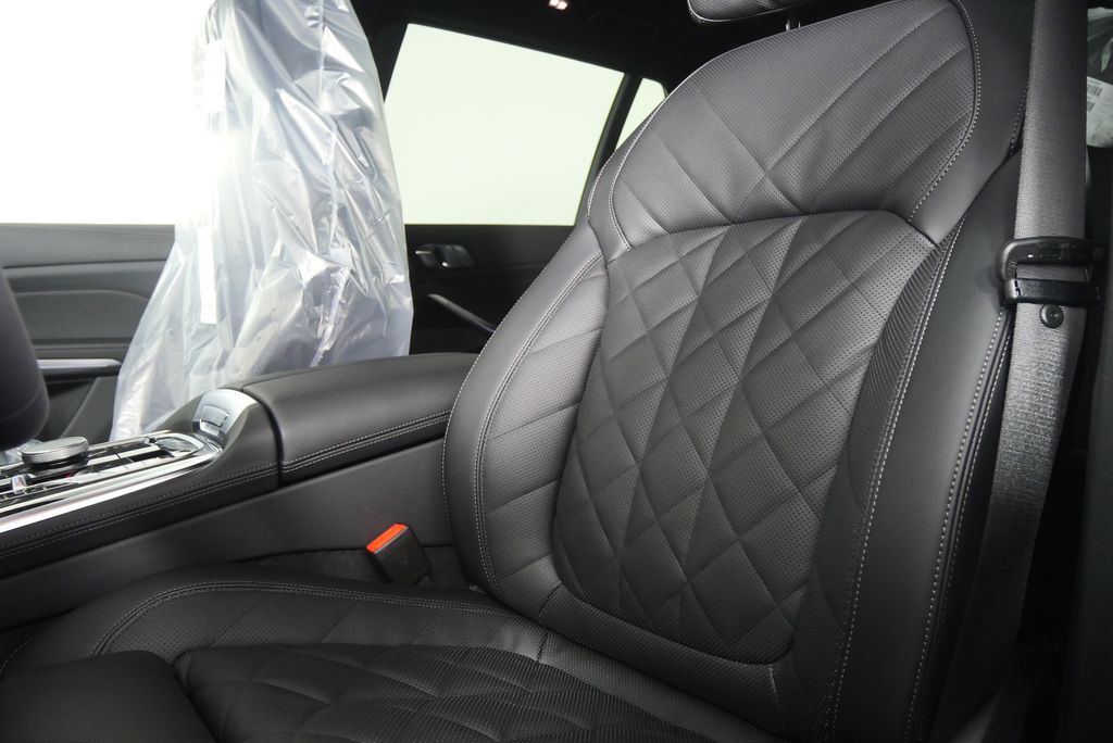 Thumbnail: 2026 BMW X7 - 11