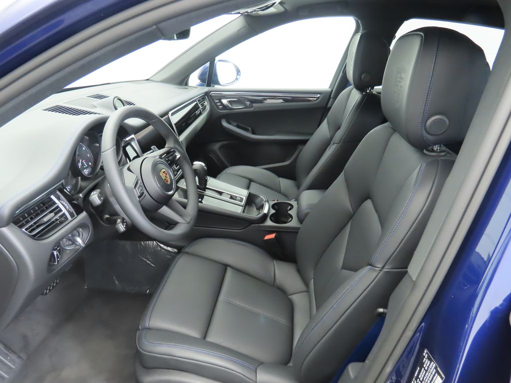 Thumbnail: 2025 Porsche Macan - 5