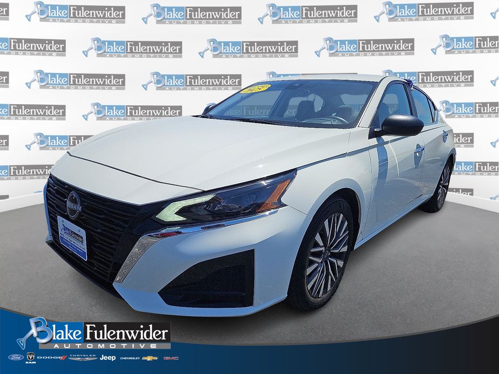 Glacier White 2025 Nissan Altima 2.5 SV FWD Sedan Front-Wheel Drive Continuously Variable Transmission