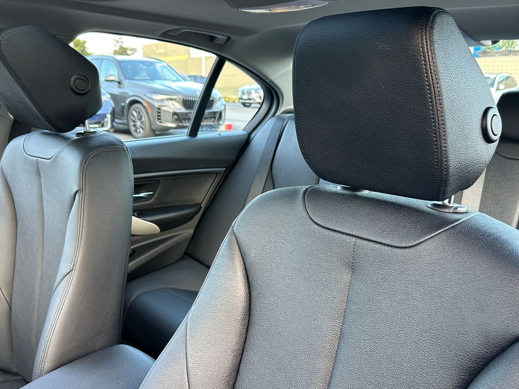 2013 BMW 3 Series 320i 14