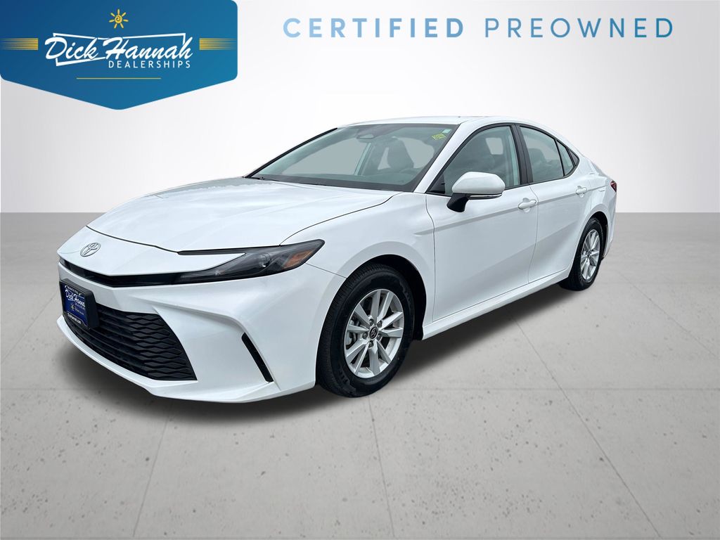 2026 Toyota Camry LE Hybrid's photo
