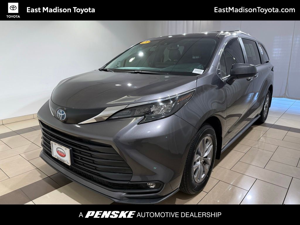 Thumbnail: 2025 Toyota Sienna - 1
