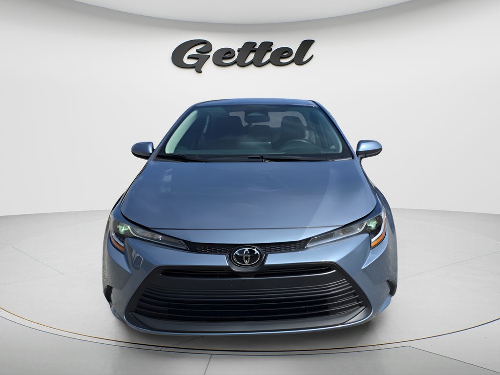 Used 2024  Toyota LE image 2