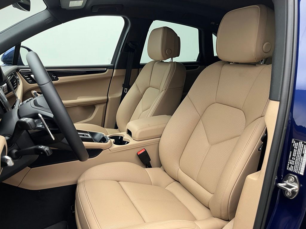 Thumbnail: 2026 Porsche Macan - 5