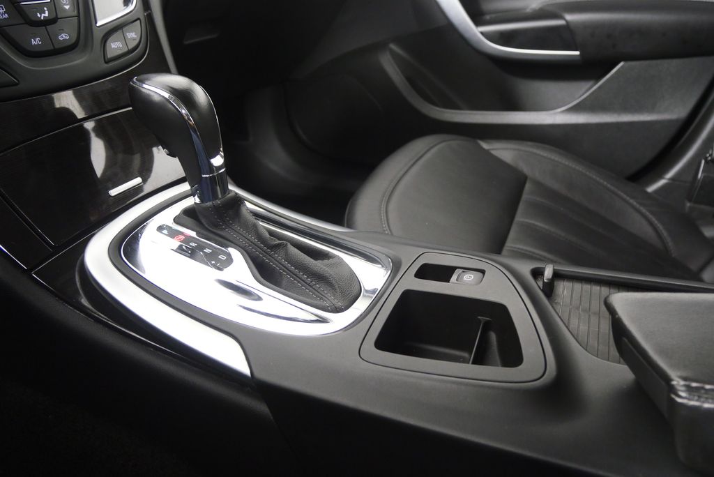 Thumbnail: 2015 Buick Regal - 25