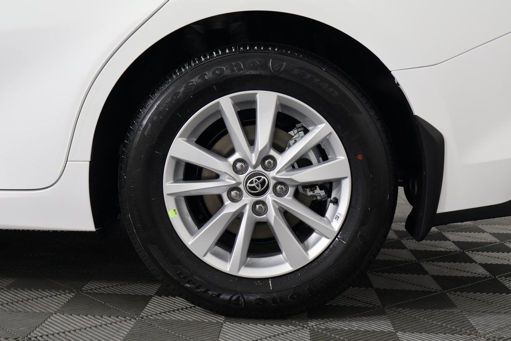 2025 Toyota Camry LE 10