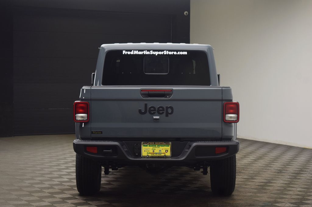 new 2026 Jeep Gladiator car, priced at $45,944