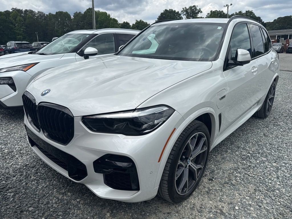 2023 BMW X5 xDrive45e's photo