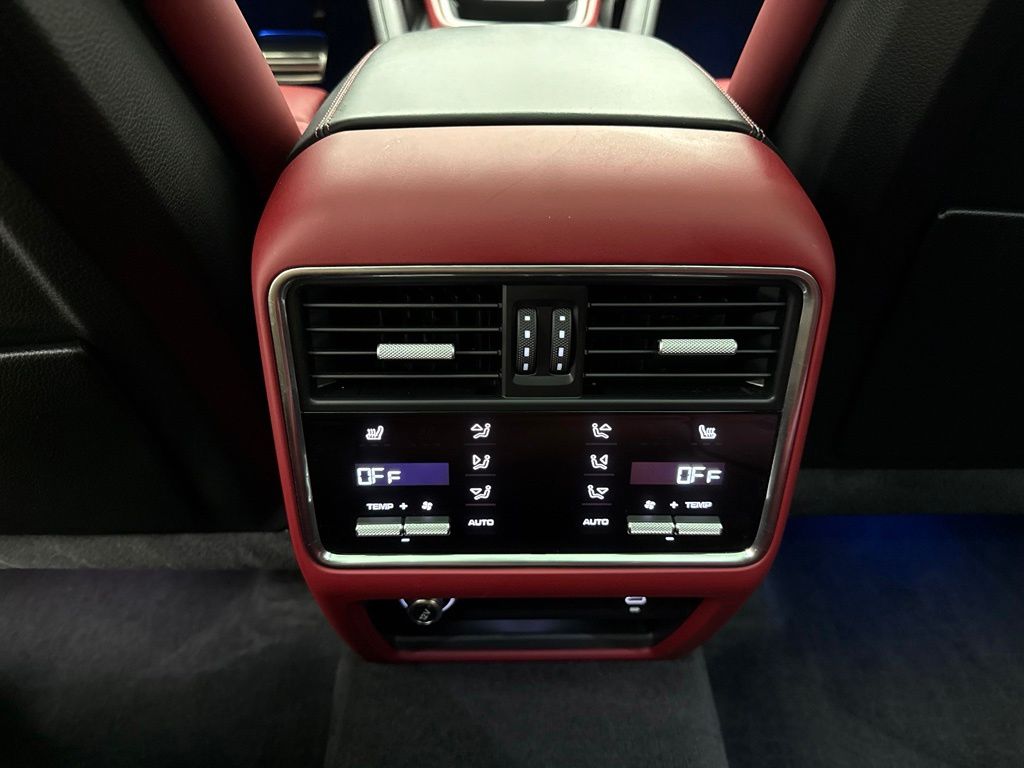 Thumbnail: 2023 Porsche Cayenne - 30
