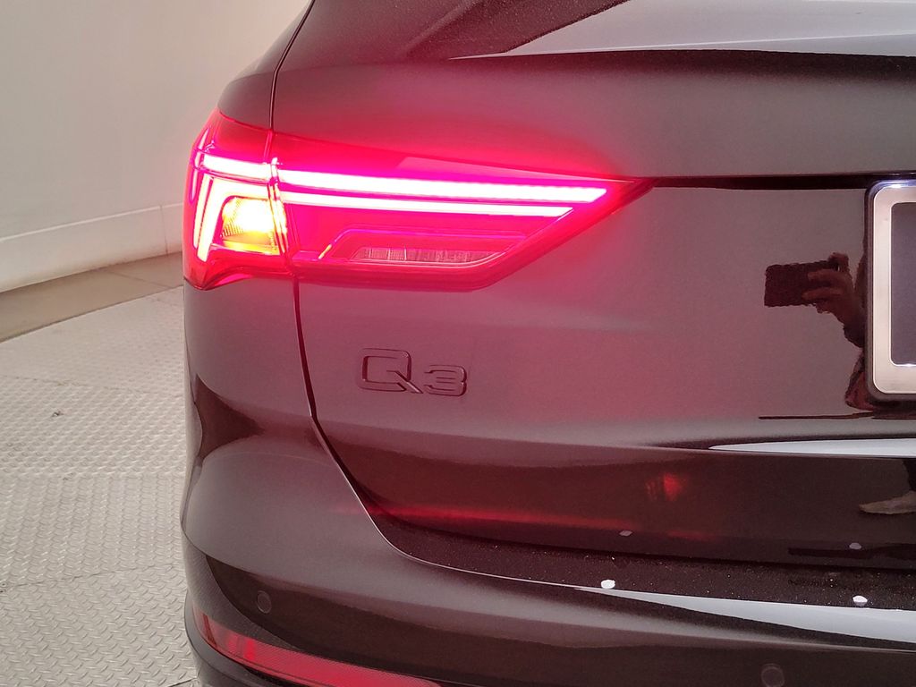 Thumbnail: 2025 Audi Q3 - 9