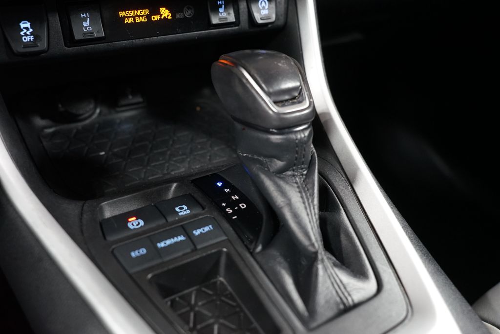 Thumbnail: 2021 Toyota RAV4 - 20