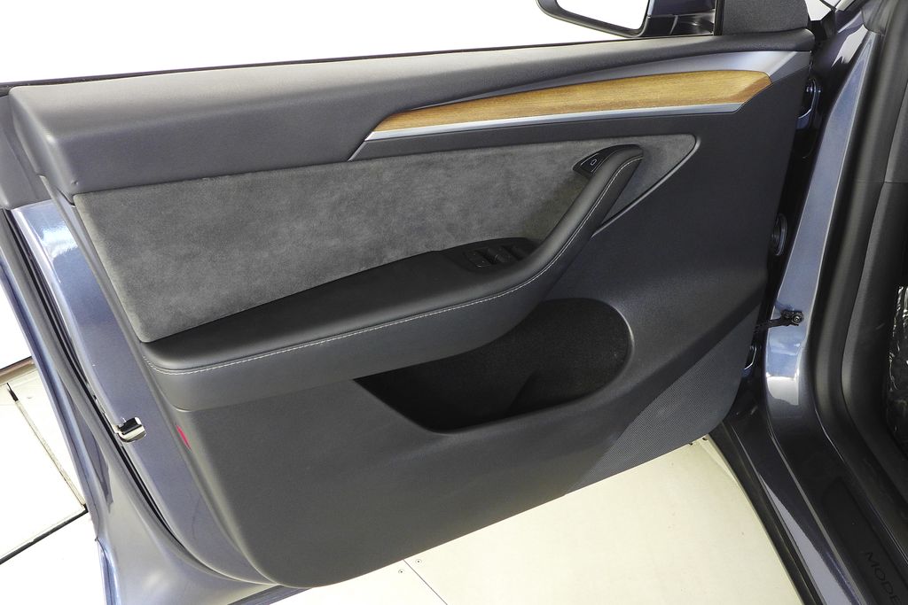 Thumbnail: 2022 Tesla Model Y - 11