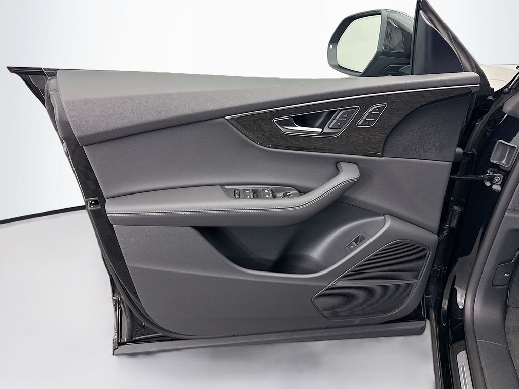 Thumbnail: 2026 Audi Q8 - 23