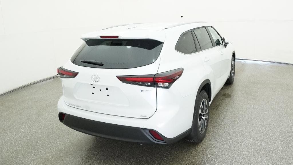 Thumbnail: 2025 Toyota Highlander - 4