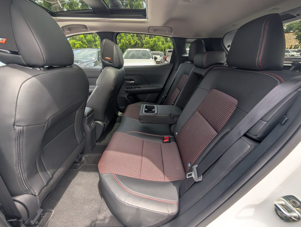 Used 2026 White Nissan SR image 5