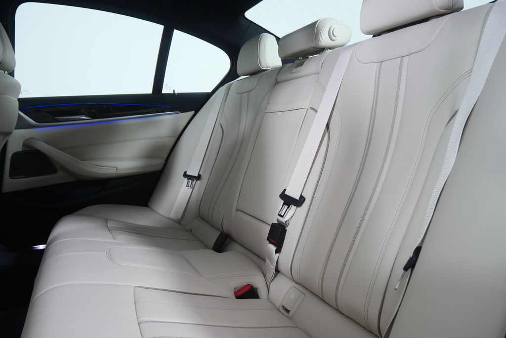 Thumbnail: 2023 BMW 5 Series - 16