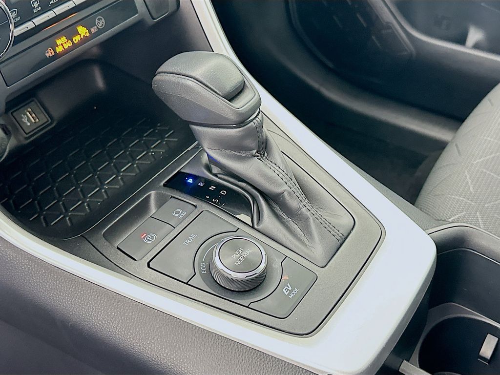 Thumbnail: 2025 Toyota RAV4 - 16