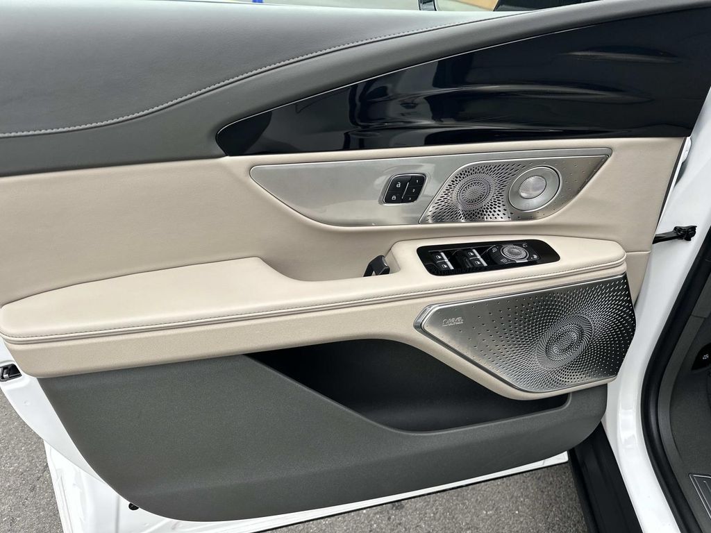 Thumbnail: 2025 Lincoln Nautilus - 31