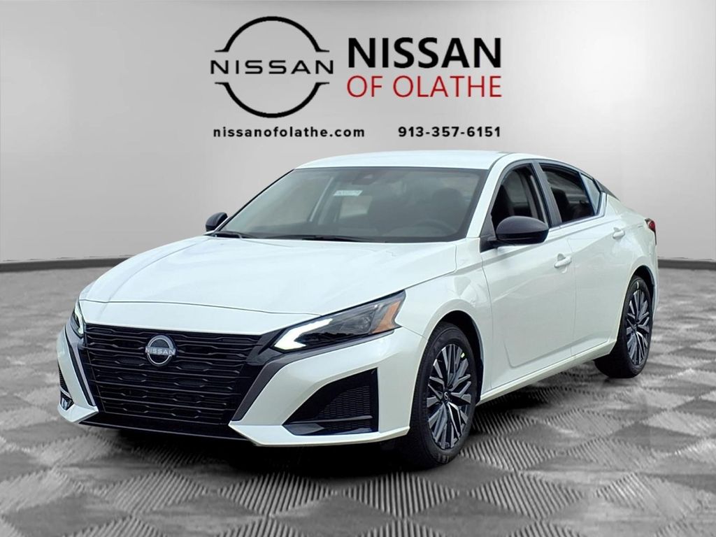 Pearl White Tricoat 2026 Nissan Altima Sedan Front-Wheel Drive Continuously Variable Transmission