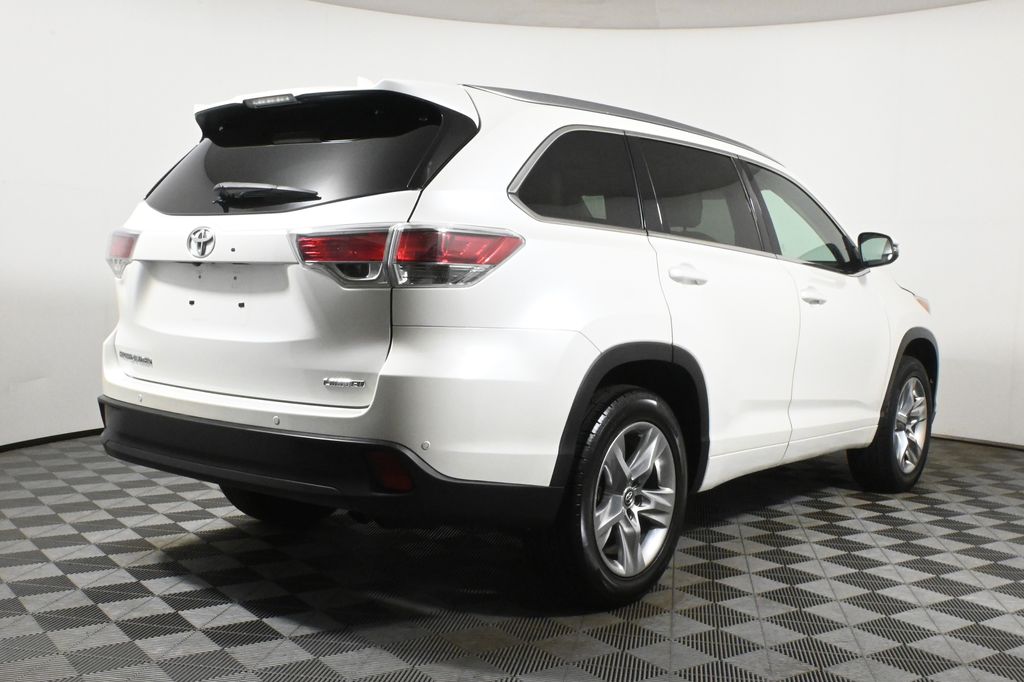 Thumbnail: 2016 Toyota Highlander - 8