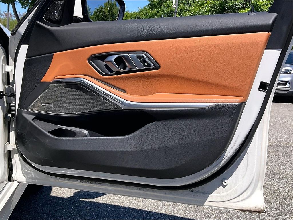 2023 BMW 3 Series — photo 11