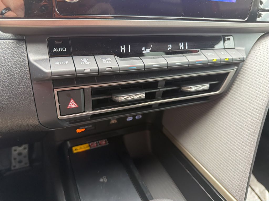 Thumbnail: 2025 Toyota Camry - 30