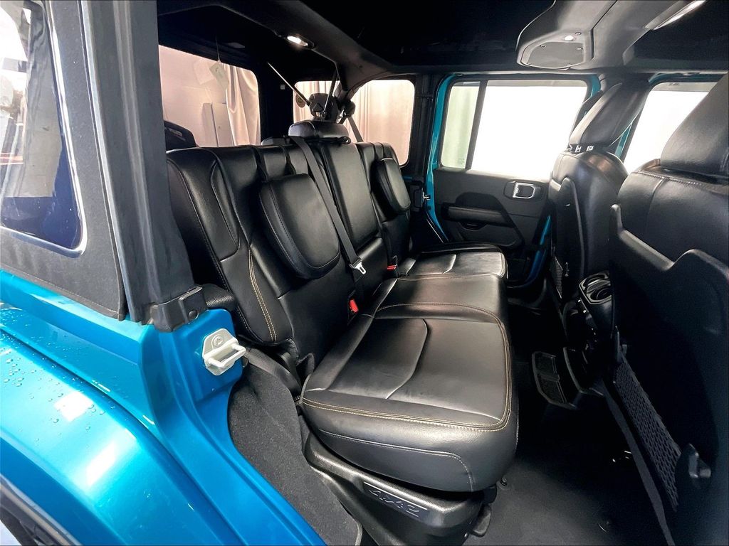 2024 Jeep Wrangler — photo 16