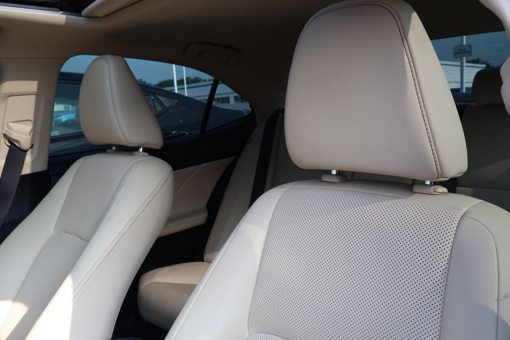 Thumbnail: 2015 Lexus IS - 10