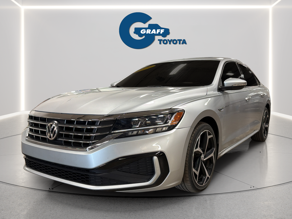2020 Volkswagen Passat 2.0T R-Line Auto's photo