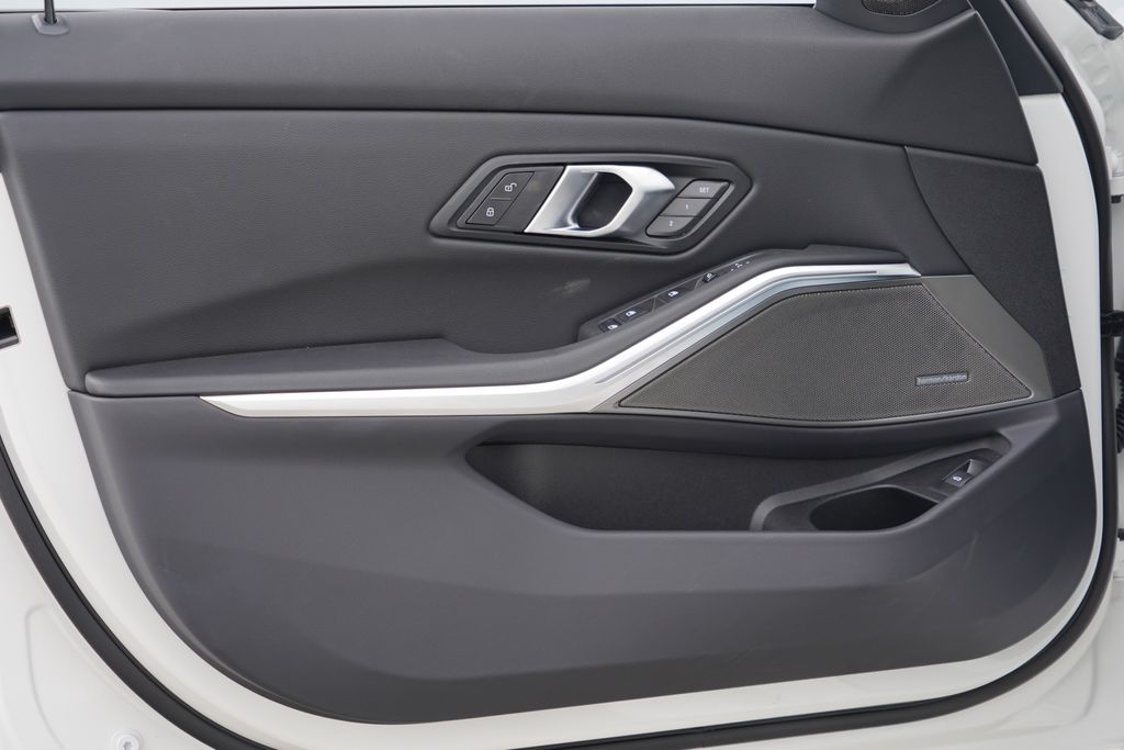 Thumbnail: 2026 BMW 3 Series - 9